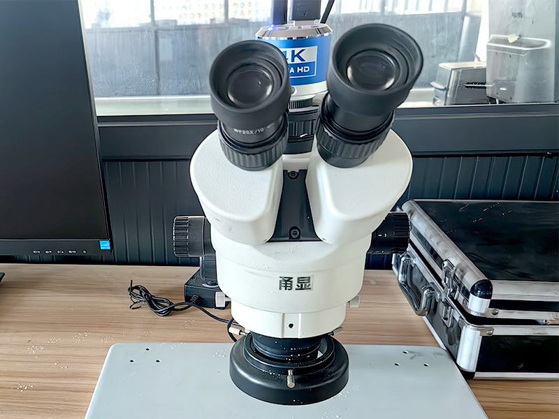 Microscop electronic
